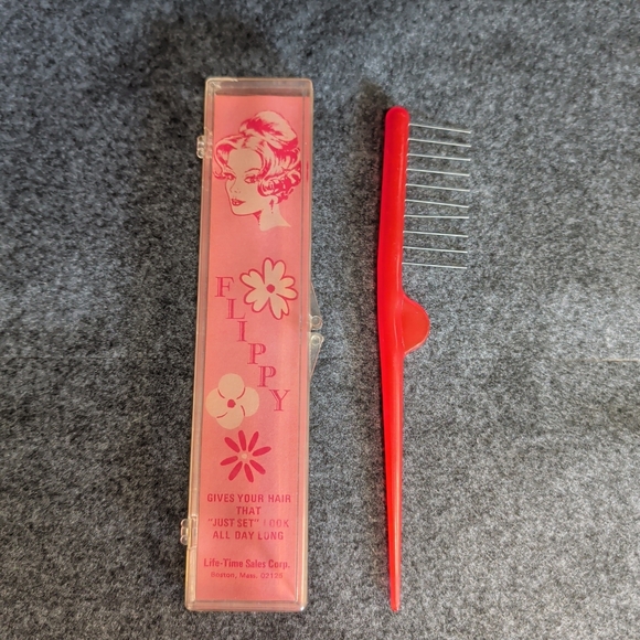 Red Fippy Hair Comb with Case - Picture 1 of 5